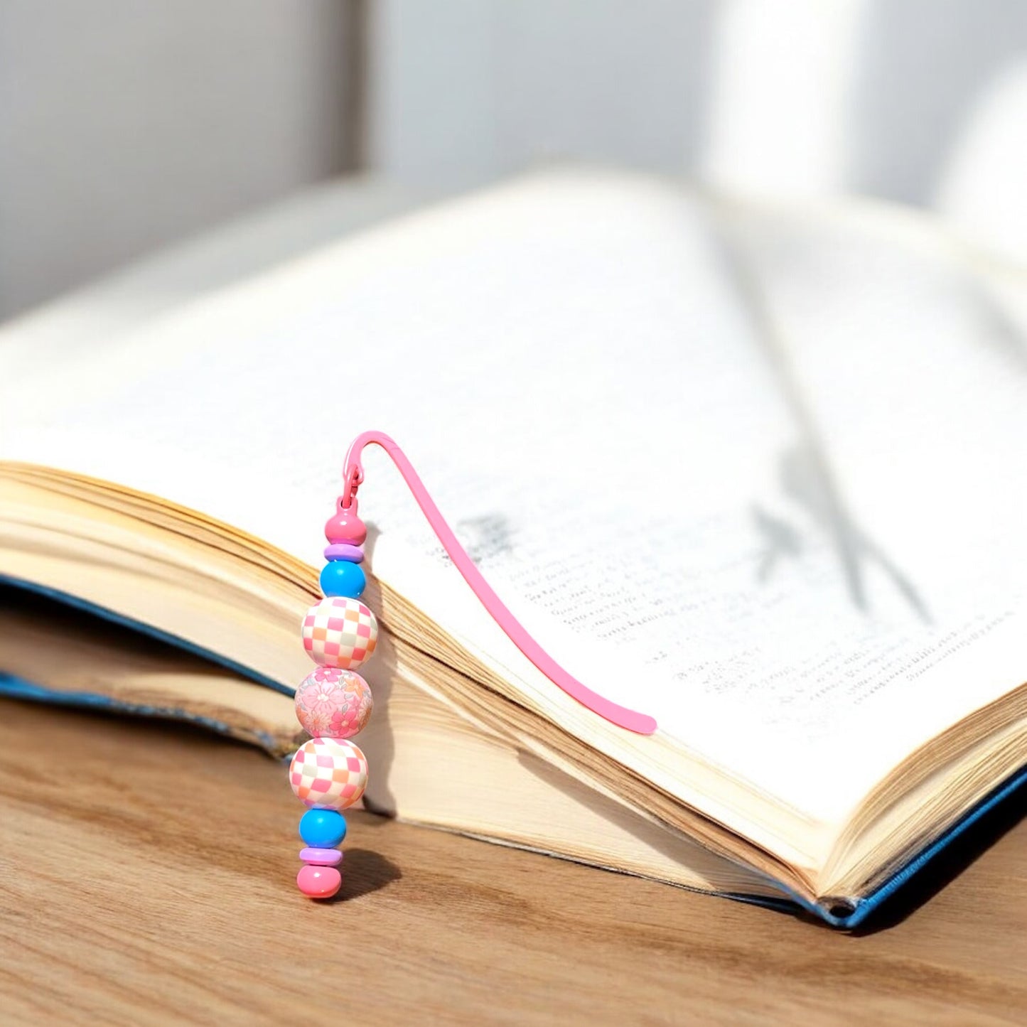 Beaded Bookmark with Pink Flower & Checkered Design - Perfect Gift for Book Lovers