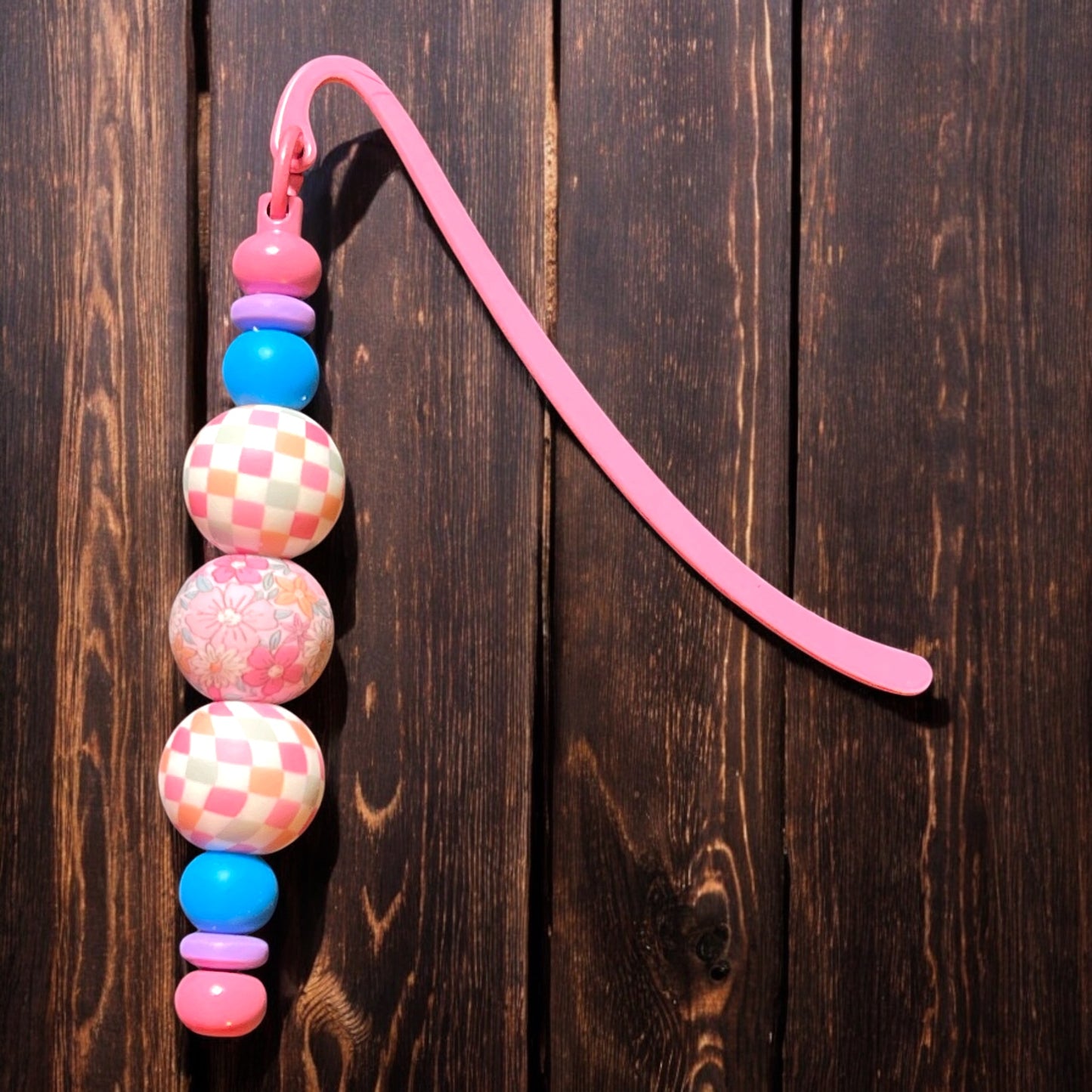 Beaded Bookmark with Pink Flower & Checkered Design - Perfect Gift for Book Lovers