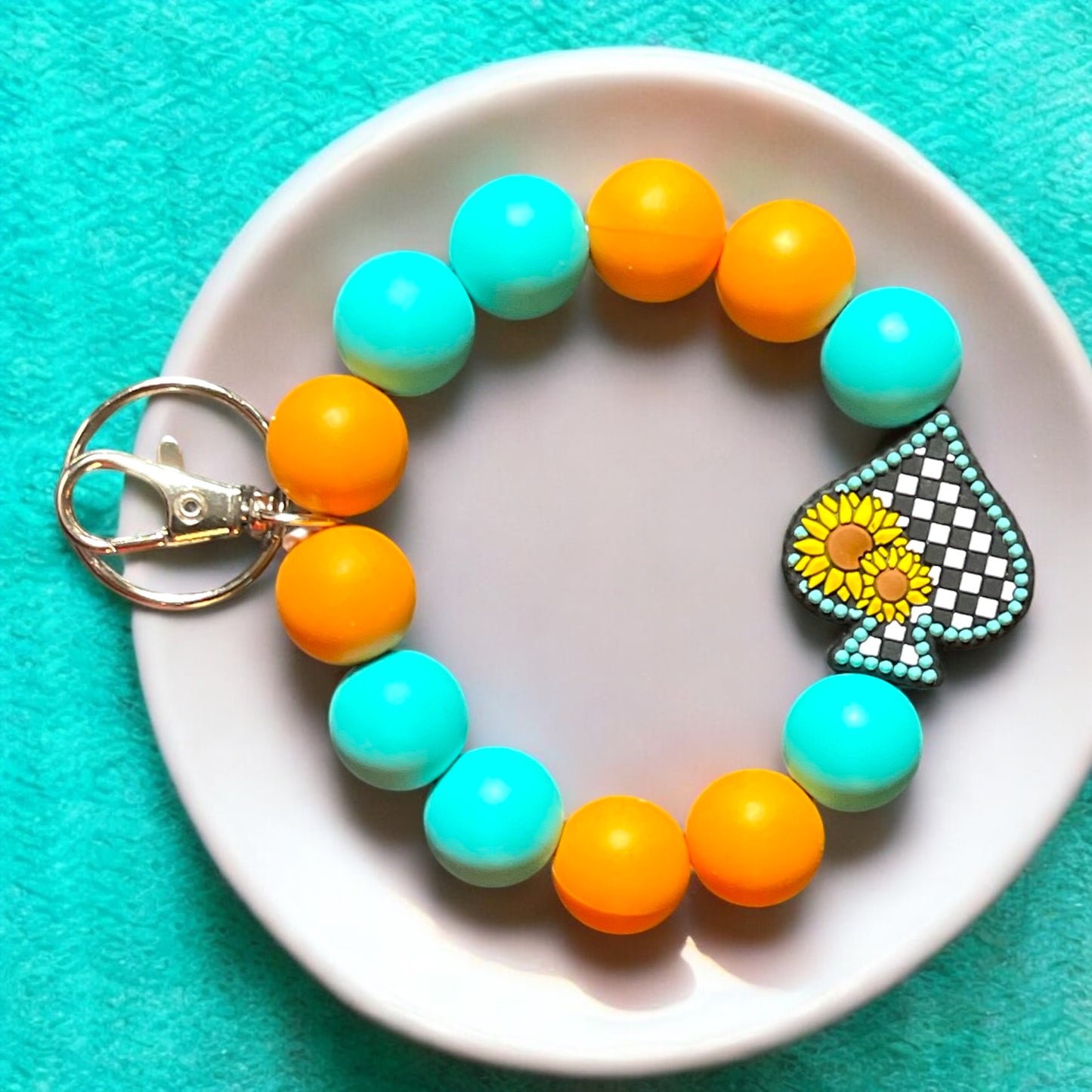 Sunflower & Checkered Beaded Wristlet Keychain - Turquoise Silicone Beads, Spade Charm, Stylish Key Ring